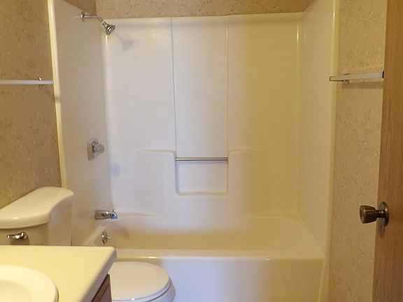 5th image of 806 Woodwind Ct