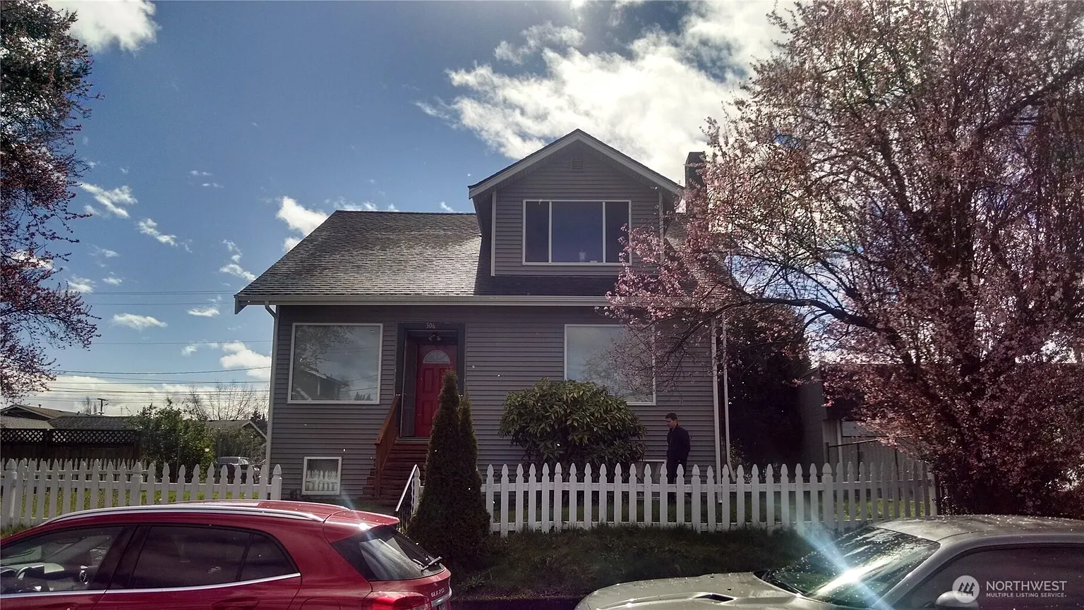 306 2nd ST NE photo 1