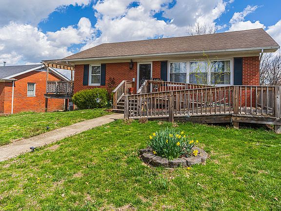 4th image of 339 Hillcrest Dr