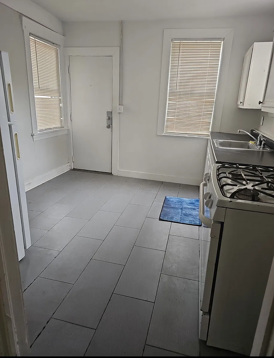 Building Photo - 3173 W 38th St #1
