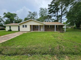 15 T J Verdell St, Macon, MS 39341