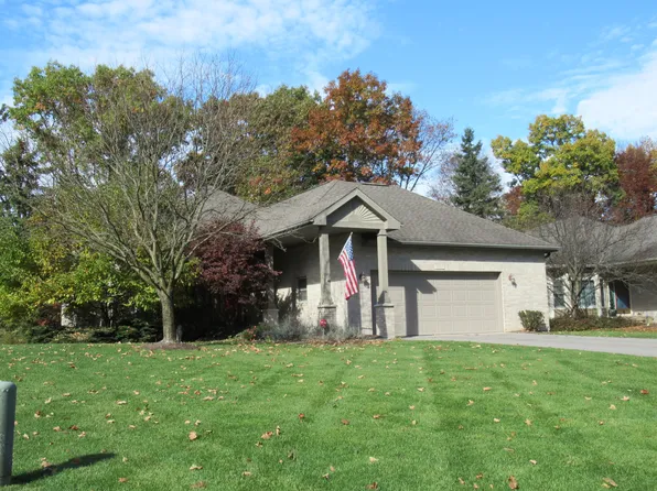 1713 Clear Creek Ct NE, Grand Rapids, MI 49505