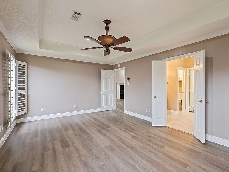 410 Live Oak Ln — Photo 4