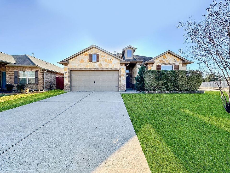 1st image of 332 Country Crossing Cir