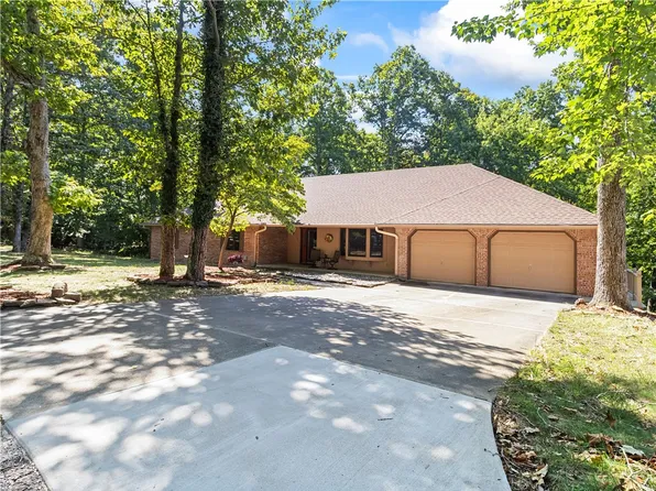 108 E Woodcliff Ln, Rogers, AR 72756