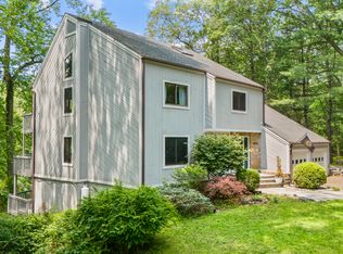 494 Rock Rimmon Rd, Stamford, CT 06903