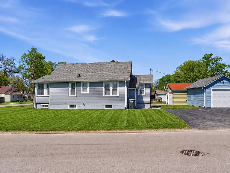 809 W Park Ave — Photo 2