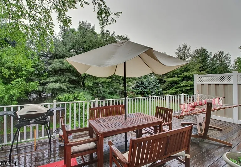 14 Mayflower Dr — Photo 19
