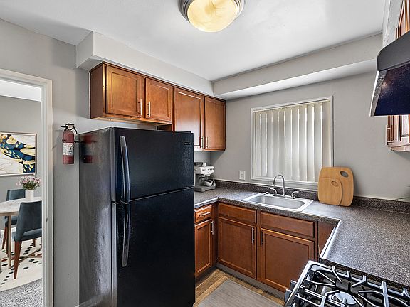 3rd image of 13600 Kenwood St #13710K