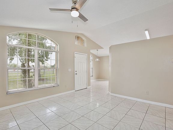 3rd image of 2454 Harbor Town Dr