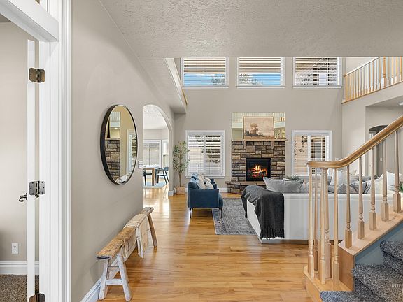 3rd image of 4270 S Varian Ave