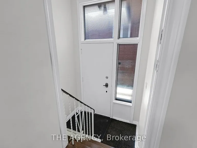 1038 Alexandra Ave — Photo 3