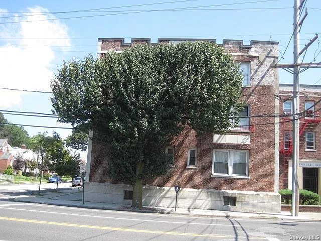 477 Merrick Rd