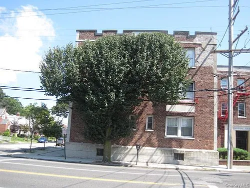 477 Merrick Rd Photo 1