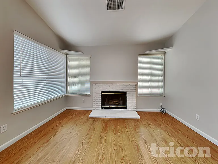 1436 Northwood Dr — Photo 4