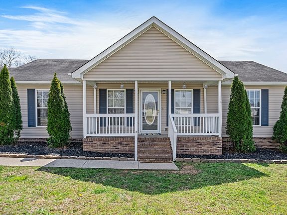 3rd image of 211 Warren Cir