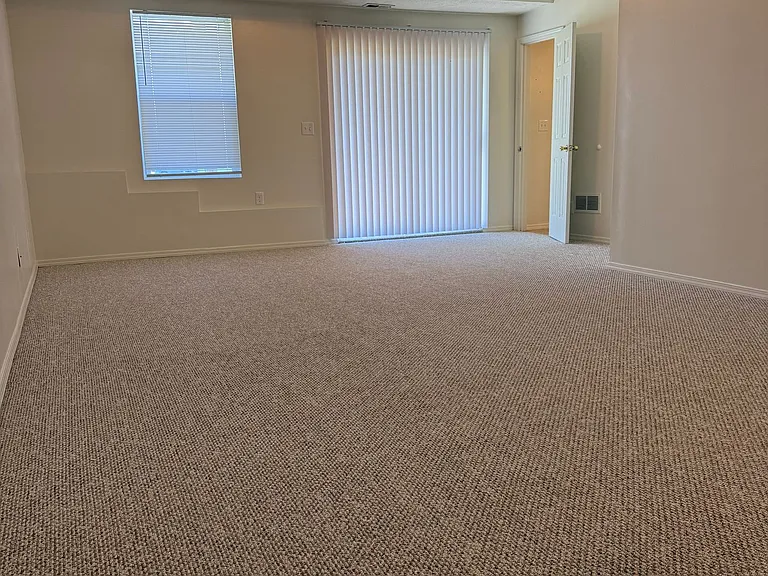 1441 W Allen St — Photo 8