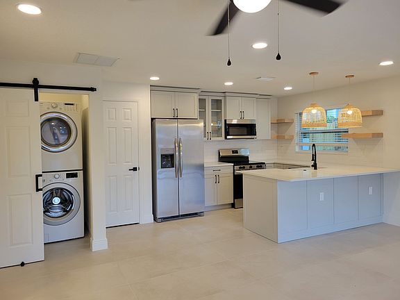 2nd image of 1401 Sunset Dr #0