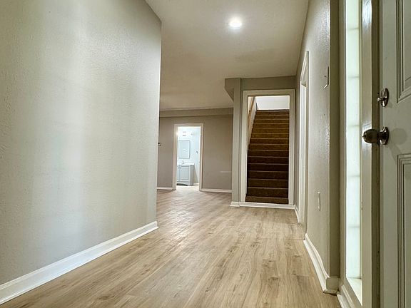 2nd image of 804 Pearl St #1