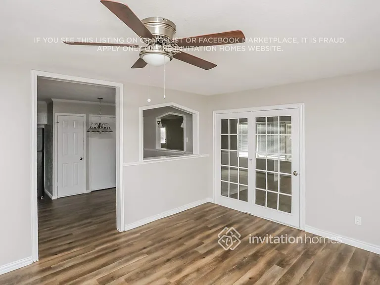 1613 Willowbrook St — Photo 3
