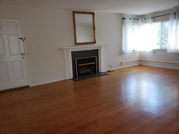 2nd image of 3181 Santa Maria Ave