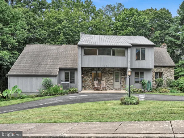 908 Oak St, Akron, PA 17501