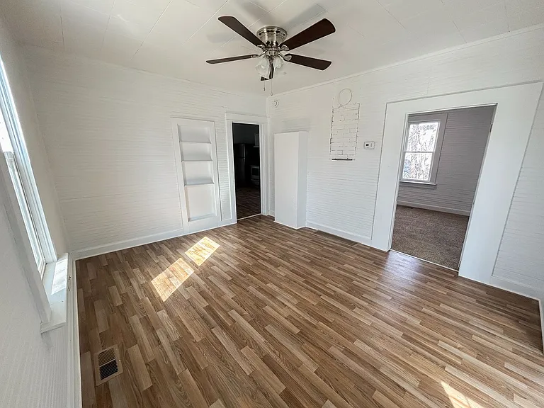 112 Durland Ave — Photo 9