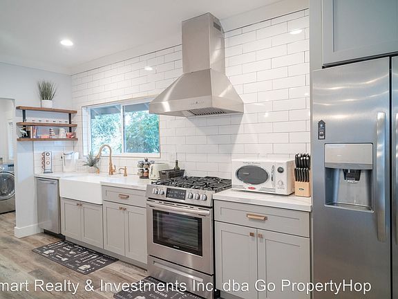 2nd image of 557 W Virginia St