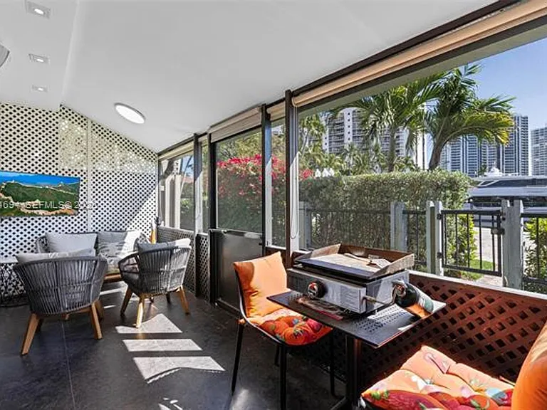21145 Helmsman Dr #Townhouse N11 — Photo 32