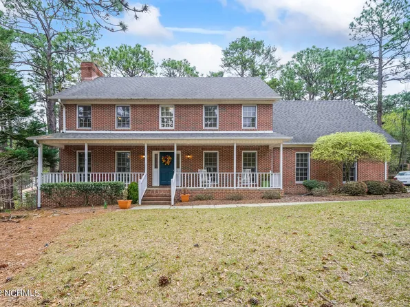 300 Clearfield Ln, Southern Pines, NC 28387
