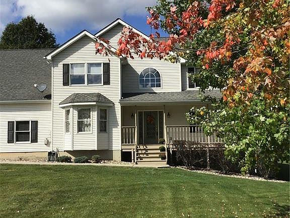 3rd image of 19 Dickerson Dr