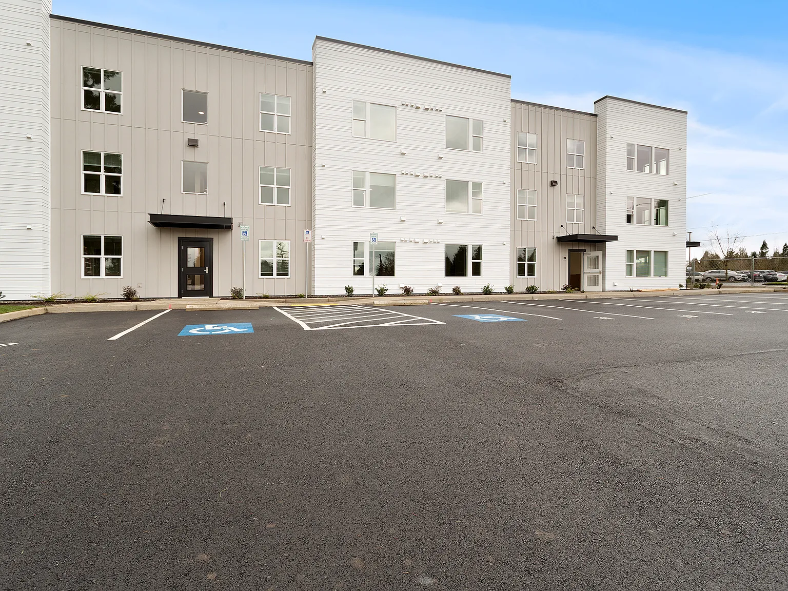 NW 99 Apartments — Photo 2
