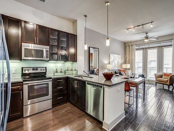 3rd image of 4601 Amesbury Dr #1127