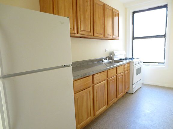 Spacious Windowed Kitchen