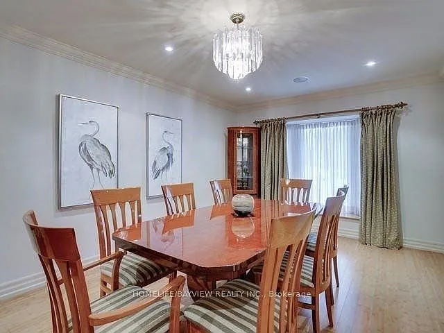 45 Aldershot Cres — Photo 8