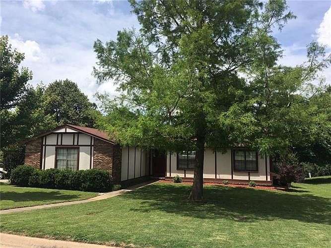 1st image of 2524 E Country Way