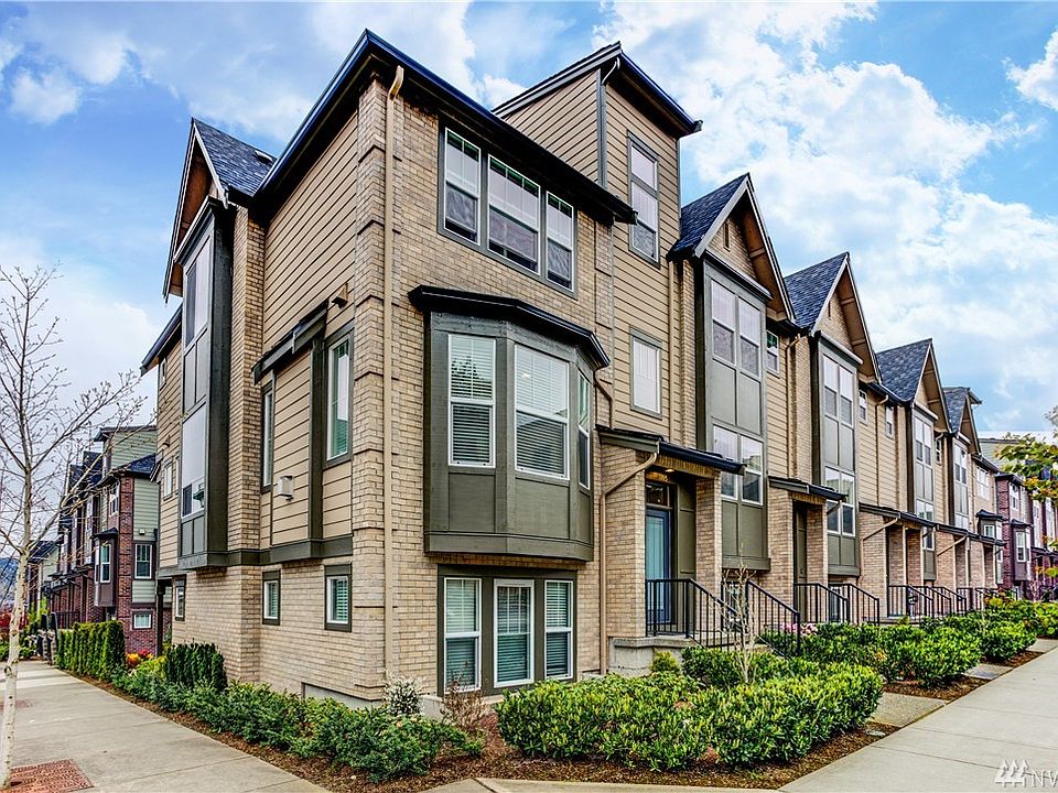 1st image of 1005 10th Ave NE
