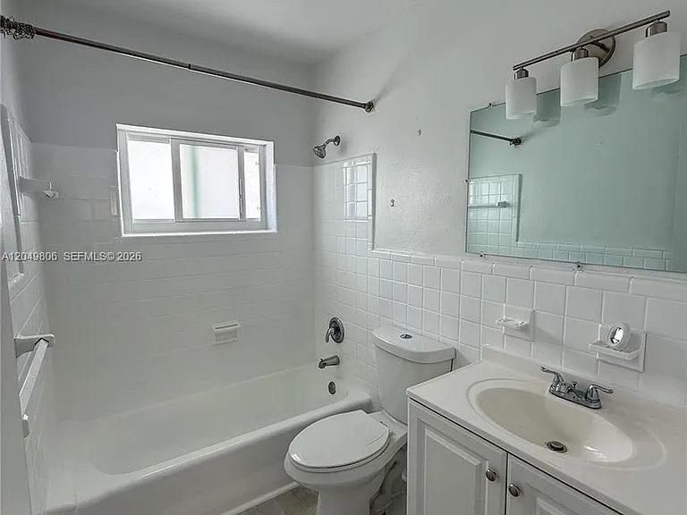 935 Bay Dr #9 — Photo 10