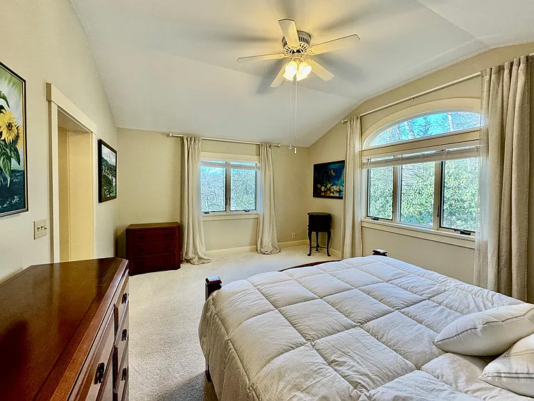 315 Bayview St — Photo 33