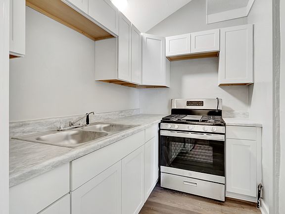 2nd image of 106 Breeze St #2