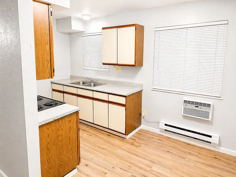 221 E Olive St — Photo 5