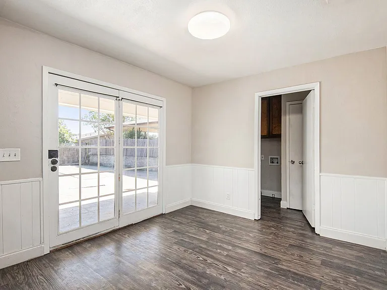 6915 W Cleburne Rd — Photo 6
