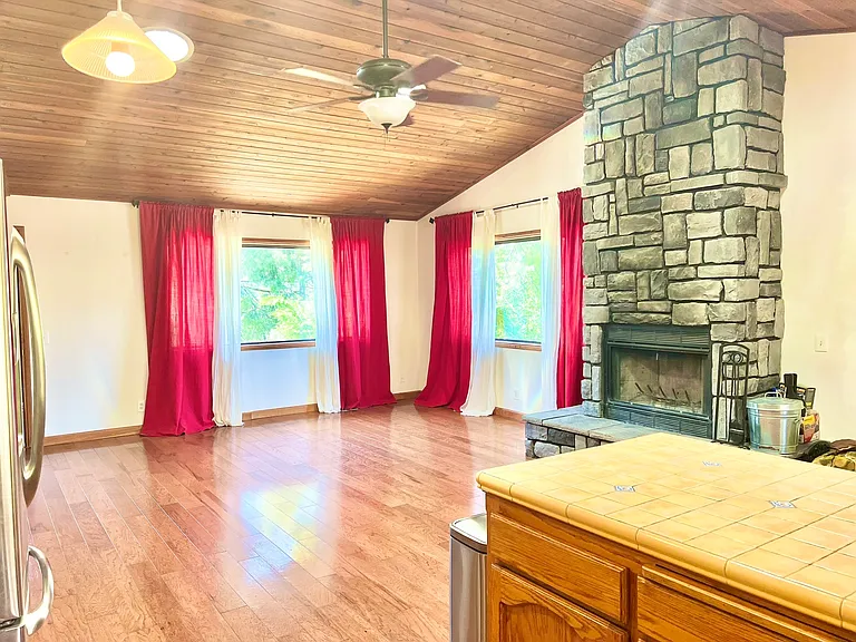 14700 Voltaire Dr — Photo 8