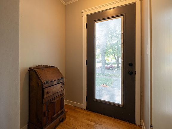 3rd image of 1107 Woodlawn Ave