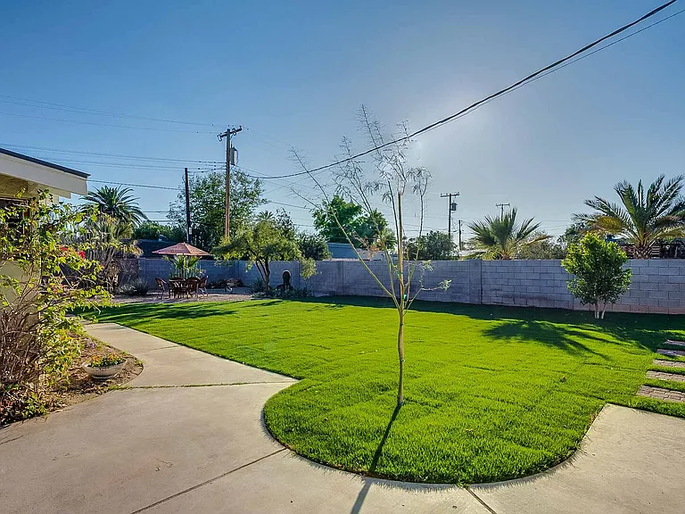 W Encanto Blvd — Photo 31