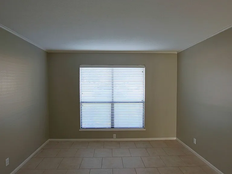 2725 Amy Ln — Photo 10