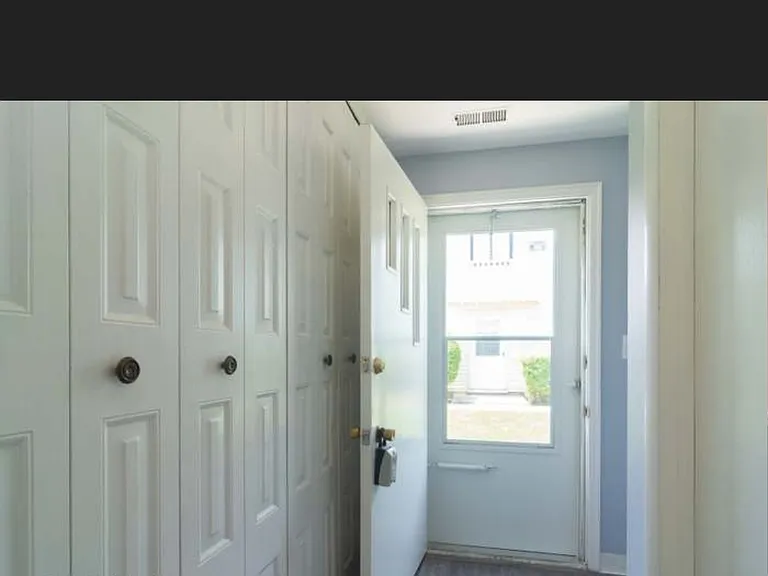 1315 Yarmouth Ct — Photo 9