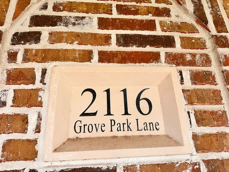 2116 Grove Park Ln — Photo 32