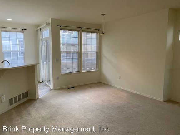 4th image of 22645 NE 4th Pl