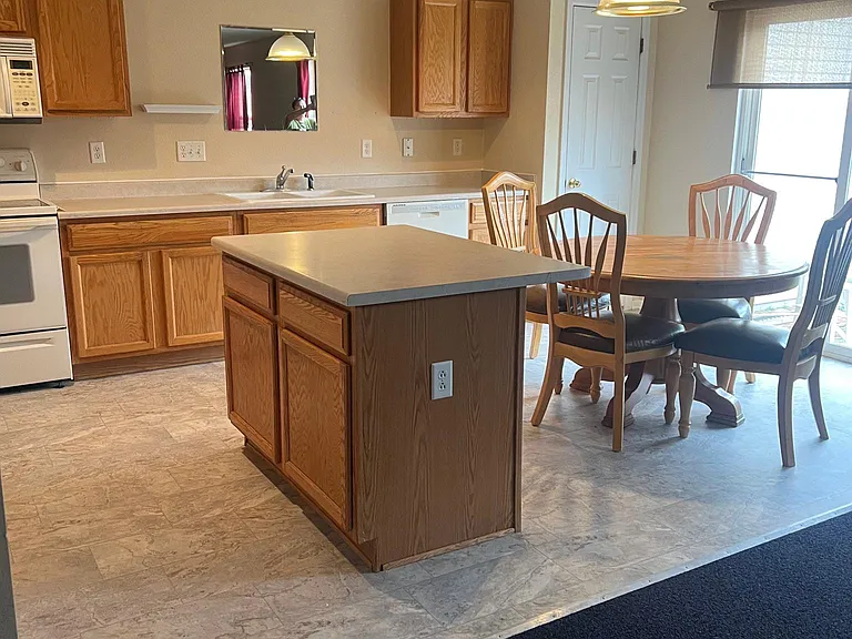 983 Canary Ct — Photo 37